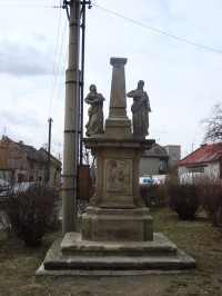 Holice-křižovatka před hřbitovem s poškozeným křížem s postavami Panny Marie a sv.Josefem z r.1848-Foto:Ulrych Mir.