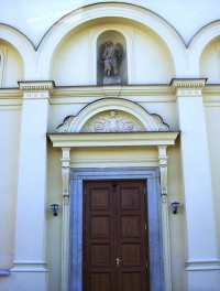 Holice-náves Svobody-farní kostel sv.Urbana-vstupní portál s nikou-Foto:Ulrych Mir.