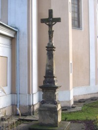 Nová Ulice-kříž z r.1824 před kostelem Panny Marie Pomocné-Foto:Ulrych Mir.