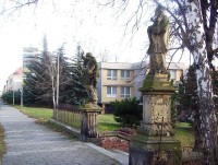 Nová Ulice-ulice I.P.Pavlova-barokní sochy před kostelem Panny Marie Pomocné-Foto:Ulrych Mir.