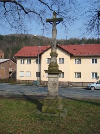 Hlubočky-Dukla-kříž z r.1857 na ulici Dukelských hrdinů před mostem k nádraží-Foto:Ulrych Mir. 