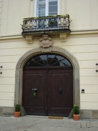 Napajedla-zámek-hlavní vchod s erbem Rottalů a Ditrichštejnů-Foto:Ulrych Mir.