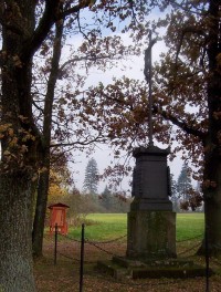 Černý kříž mezi Domašovem nad Bystřicí a Novou Véskou z r.1858-památník na bitvu z r.1758 na společném hrobě-Foto:Ulrych Mir.