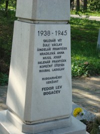 Bystrovany-pomník obětem světových válek v parčíku u Malátovy ulice-detail-Foto:Ulrych Mir.