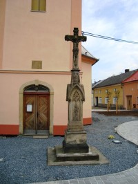 Bystrovany-kříž z r.1842 před kaplí na návsi-Foto:Ulrych Mir.