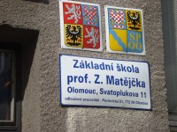 Pavlovičky-Pavlovická ulice-Základní škola s pamětní deskou a reliéfem J.Petřka:Foto:Ulrych Mir.