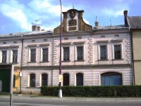 Pavlovice-Pavlovická ulice-dům č.32 s reliéfem bílého beránka a znakem kláštera Hradisko-Foto:Ulrych Mir.