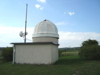 Lošov-hvězdárna Josefa Sienela z r.1955 a telekomunikační věž nad Radíkovem-Foto:Ulrych Mir.