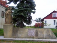 Černovír-Frajtovo náměstí-pomník obětem světových válek-Foto:Ulrych Mir.