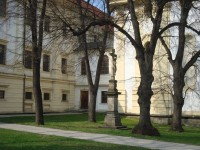 Klášter Hradisko-kříž z r.1848 na východní straně kláštera-Foto:Ulrych Mir.