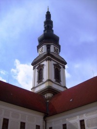 Klášterní Hradisko-hlavní klášterní věž z druhého nádvoří-Foto:Ulrych Mir.