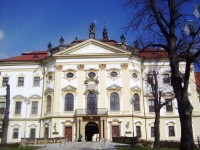 Klášterní Hradisko-hlavní průčelí kláštera a vojenské nemocnice-Foto:Ulrych Mir. 