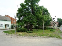 Topolany-Bílkova ulice-pomník Rudé armády, padlým dvěma vojínům 8.5.1945-Foto:Ulrych Mir.