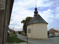Nemilany-náves s kaplí sv.Jana a Pavla z r.1825-Foto:Ulrych Mir.