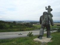 Nemilany-socha sv.Kryštofa nad dálničním obchvatem-Foto:Ulrych Mir.