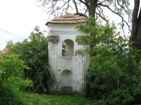 Slavonín-Zolova ulice-trojboká boží muka z 18.stol. před ZD ve směru na Nedvězí-Foto:Ulrych Mir.