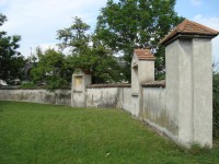 Slavonín-ohradní zeď kolem farního kostela sv.Ondřeje s křížovou cestou-Foto:Ulrych Mir.