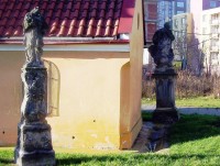 Nové Sady-jih-socha sv.Jana Nepomuckého z r.1728 a Boha Otce z r.1751 u kaple-Foto:Ulrych Mir.