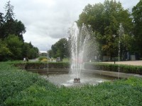 Olomouc-Smetanovy sady-kašna s fontanou před lázeňským pavilonem-restaurací-Foto:Ulrych Mir.