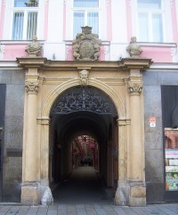 Olomouc-Horní náměstí-bývalý palác hrabat Podstátských z Prusínovic s pasáží-Foto:Ulrych Mir.