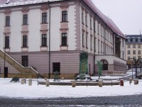 Olomouc-Horní náměstí-Ariónova kašna z r.2002 od I.Theimera a radnice-Foto:Ulrych Mir.