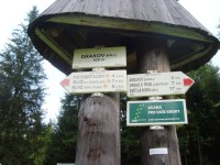 Turistické ukazatele ve vstupním areálu Údolí Lapků z Drakova-Foto:Ulrych Mir.