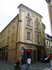 Ztracená a Michalská ulice-U Zlaté štiky-koule nad vchodem-Foto:Ulrych Mir.