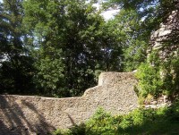 Choustník-hrad-severní hradby-Foto:Ulrych Mir.