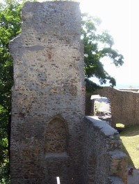 Choustník-hrad-obranná věž na hradbách-Foto:Ulrych Mir.