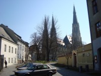 Olomouc-Václavské náměstí a dóm sv.Václava z Mlčochovy ulice-Foto:Ulrych Mir.