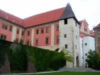 Olomouc-Univerzitní ulice-Jezuitský konvikt a Židovská brána z terasy na hradbách-Foto:Ulrych Mir.