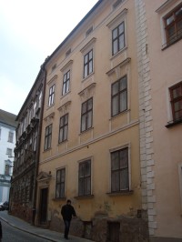 Olomouc-Univerzitní ulice č.10 s dělostřeleckou koulí-Foto:Ulrych Mir.