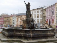 Olomouc-Dolní náměstí-Neptunova kašna,Masné krámy a Hauenschildův palác-Foto:Ulrych Mir.