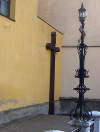 Olomouc-Dolní náměstí-kostel Zvěstování Panny Marie-dřevěný kříž na terase-Foto:Ulrych Mir.