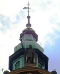 Olomouc-Biskupské náměstí-Arcibiskupský palác-věž se sochou sv.Václava na průčelí-Foto:Ulrych Mir.