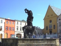 Olomouc-Dolní náměstí-Jupiterova(Floriánova) kašna z r.1706 se sochou Jupitera z r.1735 a kostel Zvěstování P. Marie-Foto:Ulrych Mir.