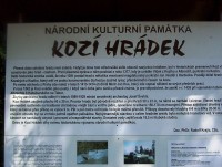Kozí Hrádek-informační deska dějin hradu-Foto:Ulrych Mir.