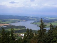 Nízký Jeseník-přehrada Slezská Harta, v pozadí Bruntál s Uhlířským vrchem z rohledny Velký Roudný-Foto:Ulrych Mir.