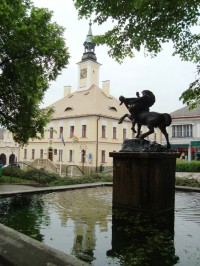 Žámberk-Masarykovo náměstí-klasicistní radnice z r. 1815 s kašnou-Foto:Ulrych Mir.