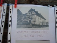 Poutní místo Stará Voda u Libavé-klášter v r. 1945-foto z výstavy u kostela-Foto:Ulrych Mir.