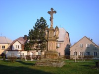 Jívová-kříž se sousoším Kalvárie a sochami P.Marie a Jana Evangelisty z r.1836-Foto:Ulrych Mir.