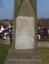 Jívová-hřbitov-kříž s pamětní deskou-detail-Foto:Ulrych Mir.