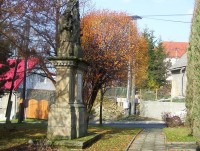 Jívová-socha sv.Floriána se sochami sv. Jana Boha a sv.Jana Nepomuckého z r.1867 u křižovatky u restaurace-Foto:Ulrych Mir.