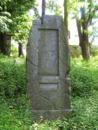 Dětřichov nad Bystřicí-zničený pomník před kostelem-Foto:Ulrych Mir.