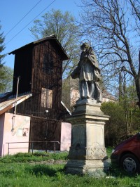Norberčany-barokní socha sv. Jana Nepomuckého z r.1751 a Hasičská zbrojnice-Foto:Ulrych Mir.
