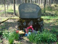 Pomník zavražděným 42 sov. vojákům u Guntramovic-Foto:Ulrych Mir.