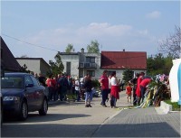 Mrsklesy-Kovákov-stavění máje-Foto:Ulrych Mir.