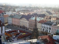 Olomouc z věže chrámu sv.Mořice-Horní náměstí-sousoší N.Trojice-Petrášův palác-Moravské divadlo-Foto:Ulrych Mir.