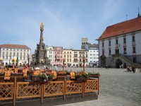 Olomouc-chrám sv.Mořice z Horního náměstí-sousoší N. Trojice a radnice-Foto:Ulrych Mir.