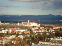 Olomouc z věže chrámu sv.Mořice-Klášterní Hradisko-Dolany-Nízký Jeseník s Jedovou(633m) a větrnými elektrárnami nad Šternberkem-Foto:Ulrych Mir.